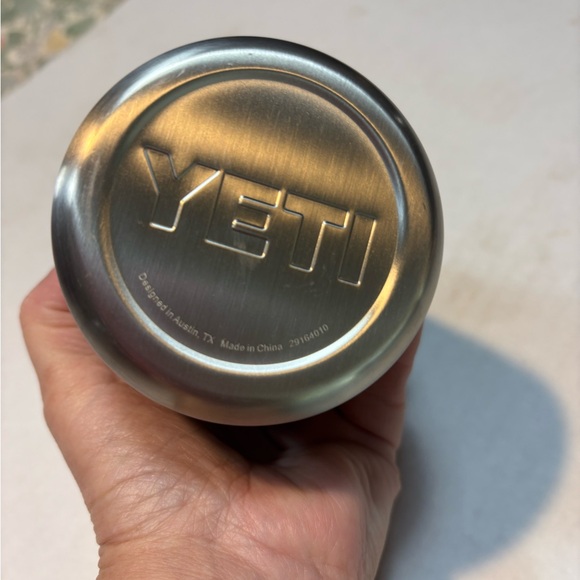 YETI Pop Top Limited Edition Stash Can rambler Koozie
With 12oz coaster 
New - Picture 3 of 9